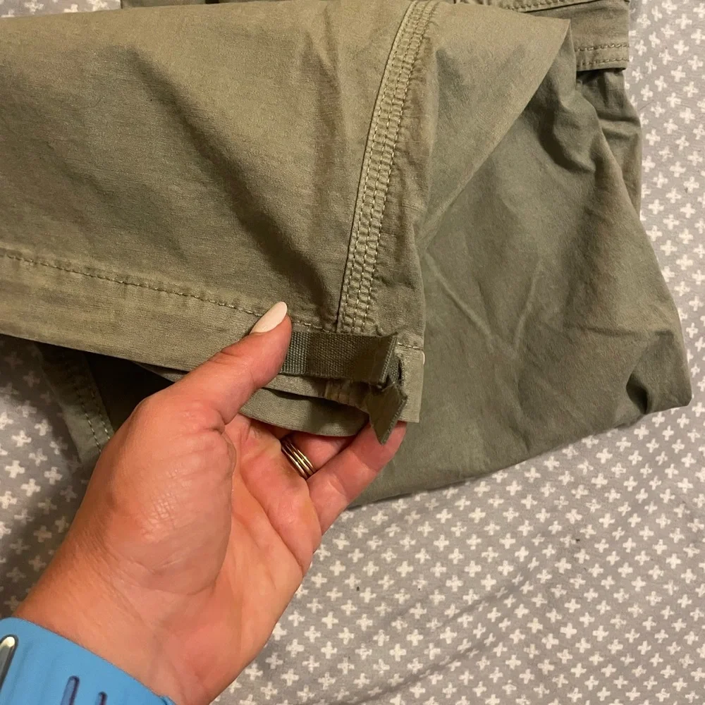American Eagle Outfitters Baggy Green Cargo Joggers - Picture 2 of 6